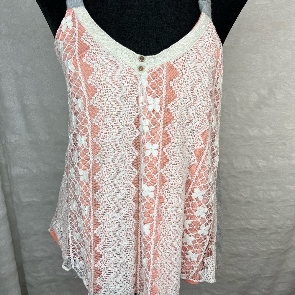 Rewind  - V Neck Lace Overlay Cami Top

Laced overlay pollover cami top.